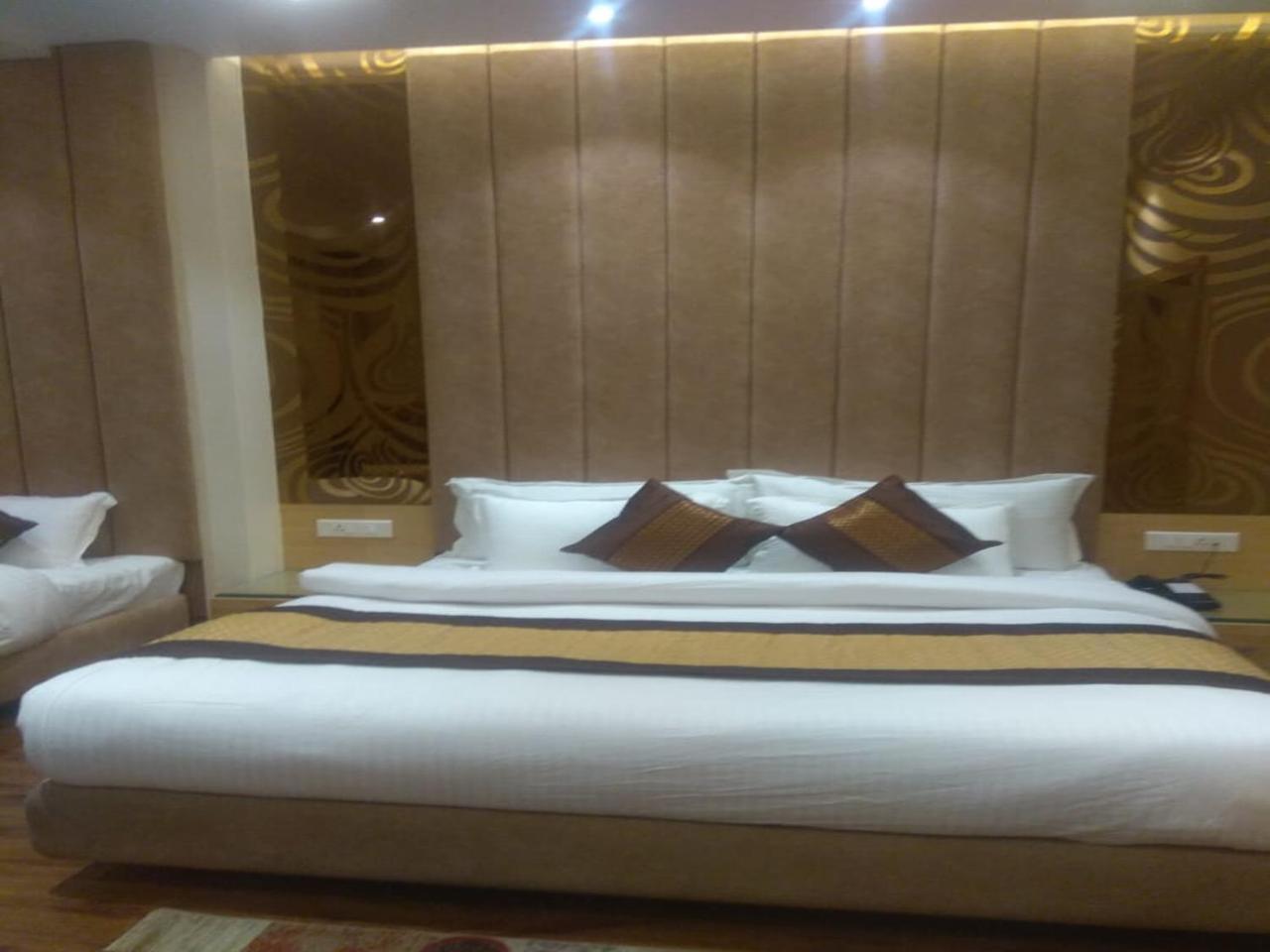 Csjs Inn By Krishna Group Of Hotels Amritsar Ngoại thất bức ảnh